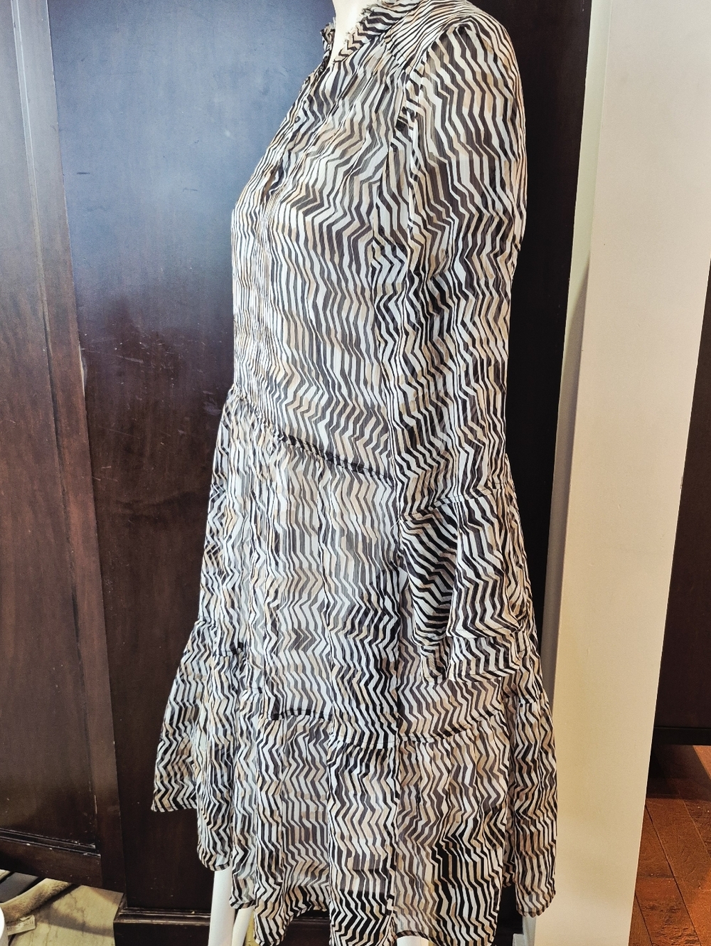Marxk Laurel Black & White Zigzag V-Neck Long Sleeve Dress Size 36 Euro - Picture 2 of 7
